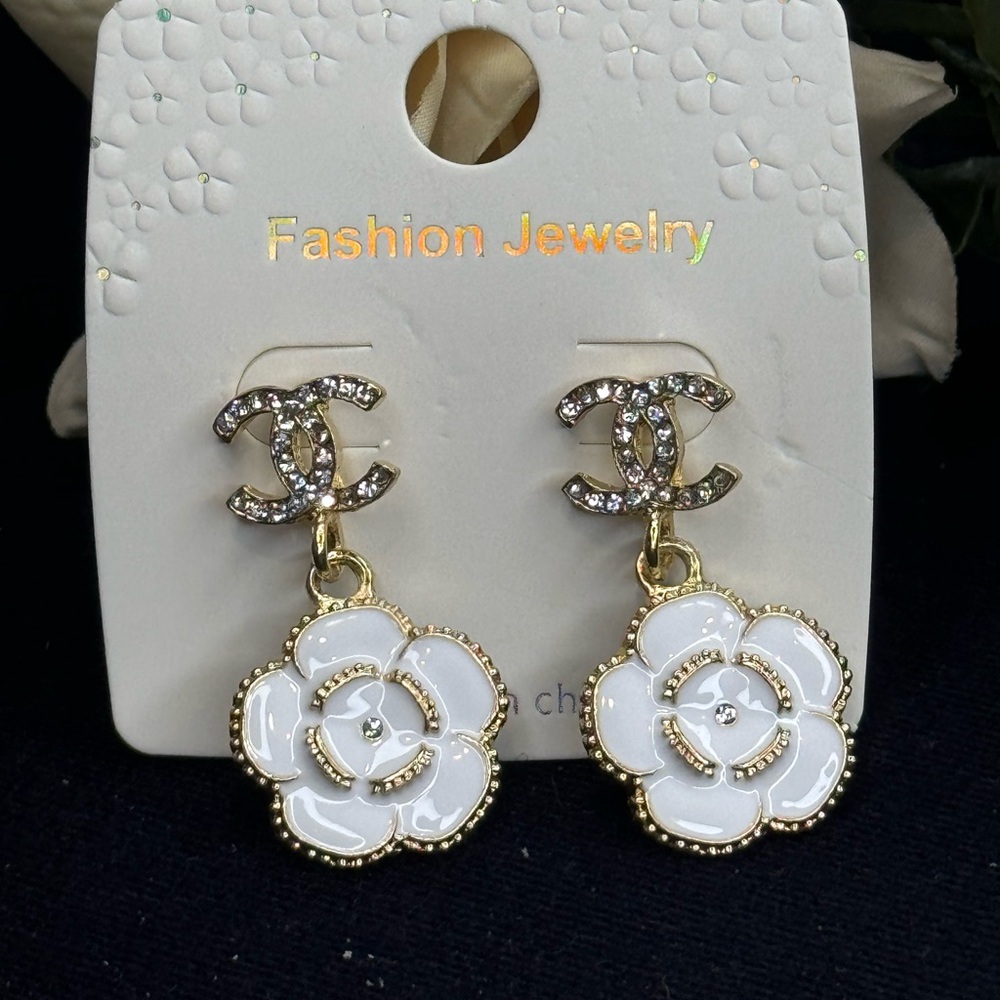 White Camellia Flower Crystal Dangling Earrings NWT